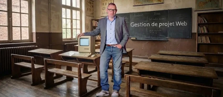 Formateur gestion de projet Web un formateur dans une salle de classe